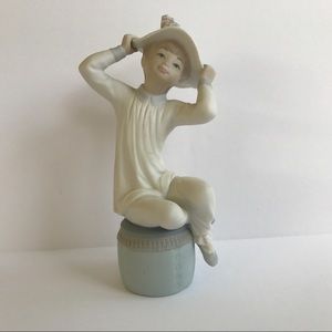 Lladro Girl Sitting Holding Hat Bonnet Vintage
